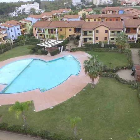Tucano In Villaggio Riva Azzurra ポリコーロ